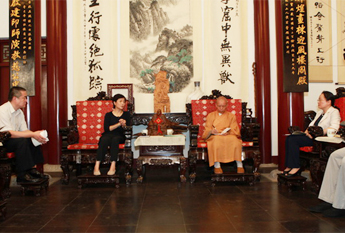 江苏副省长许津荣等在金山寺与宗教界人士座谈