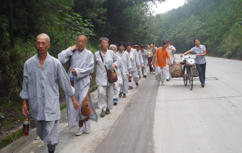 青原山净居寺“重走行思路 朝礼南华寺”行脚第七日