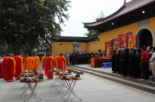 泰州光孝律寺举办2013年利孤焰口法会