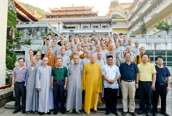 深圳弘法寺佛学院2013教师节暨师生表彰大会举行