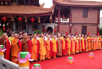 福建厦门普光寺举行金光明宝塔开光庆典暨金鸡亭普光寺慈善基金成立