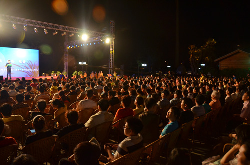 上海东海观音寺隆重举行2013年中秋拜月慈善晚会