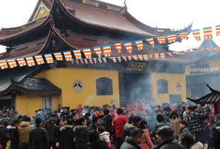 大年初一上海崇明广福寺香客如潮