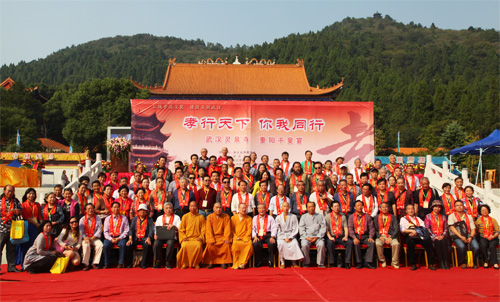 孝行天下·你我同行 2013重阳千叟宴在武汉灵泉寺举行