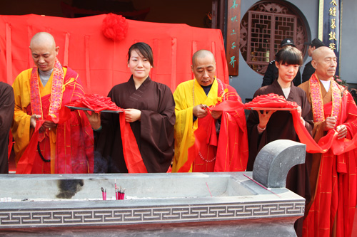 宜春华林寺举行寺院落成揭牌暨诸佛菩萨开光庆典