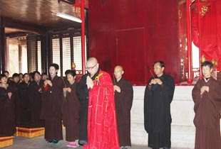 江苏宝华山隆昌寺传授在家菩萨戒之八关斋戒