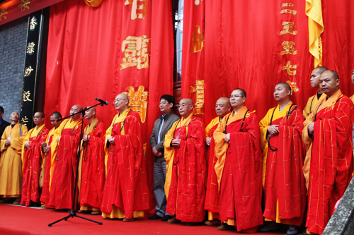 宁波霞屿禅寺圆通宝殿圣像开光暨藏经楼奠基法会举行