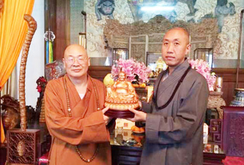 中国佛教协会副会长圣辉大和尚莅临雪窦山资圣禅寺