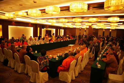 大愿法师会见出席2013浙江国际华严文化节高僧大德