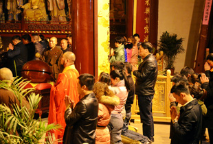 无锡永兴寺举行迎接2014年元旦吉祥撞钟祈福法会