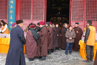 南通太平禅寺举行“腊八奉粥”活动