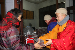 苏州小九华寺举行腊八施粥暨慈善放生活动