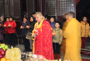 江苏泰兴庆云禅寺举行普施腊八粥佛教文化系列活动