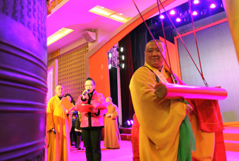 上海玉佛禅寺举行2014年新春纳福迎财星梵乐晚会