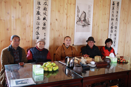 荣获“三立杯”大展金奖书法家向上海南山古寺赠书画