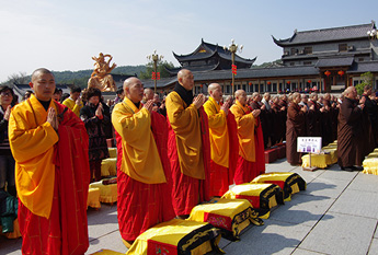 雪窦山资圣禅寺举行2014年“五百应真”供僧祈福法会