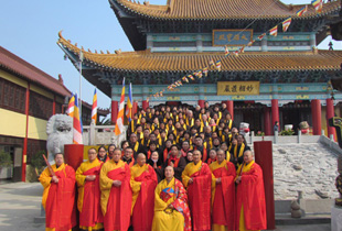 江苏扬州宝应龙竿寺举行三时系念法会