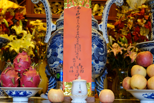 龙华古寺为308失联飞机上的239人祈祷