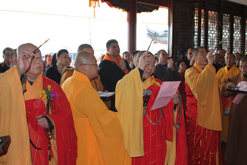 上海东海观音寺举行圆通宝殿、文殊殿、普贤殿开光