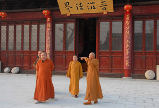 中佛协教务部常顺法师一行到泰州光孝律寺检查传戒准备工作