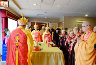 美东地区首届“祈福消灾水陆法会”内坛举行结界、发符悬幡仪式