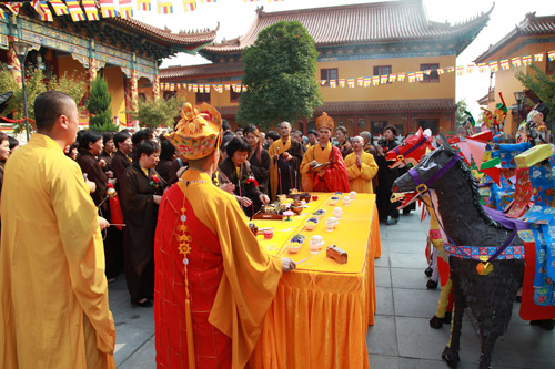黄梅妙乐寺法界圣凡水陆法会第一天：拜忏