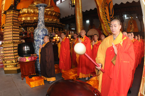 黄梅妙乐寺法界圣凡水陆法会第二天：发符、悬幡