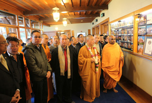 少林文化代表团一行赴伦敦印度寺庙参观交流