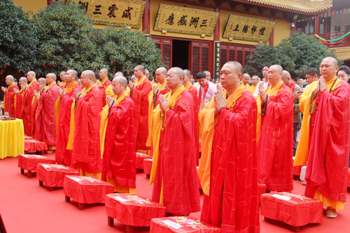 上海二严寺举行三十三观音圣像开光法会