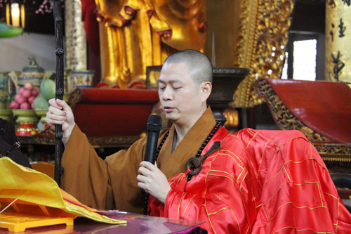 七塔禅寺传授三坛大戒法会举行上堂斋说法仪式