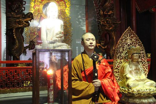 七塔禅寺传授三坛大戒法会举行演坛及拜忏仪式