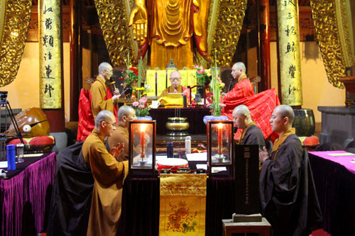 七塔禅寺传授三坛大戒法会举行教三坛菩萨戒请戒、忏摩仪式