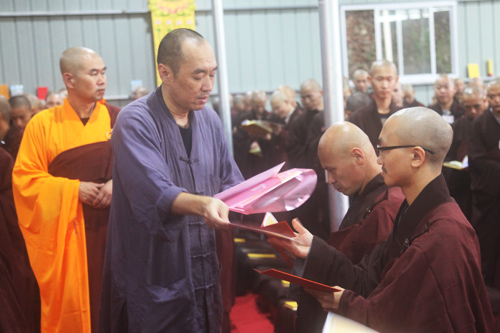 江西上饶能仁禅寺传授三坛大戒法会圆满：发牒谢师