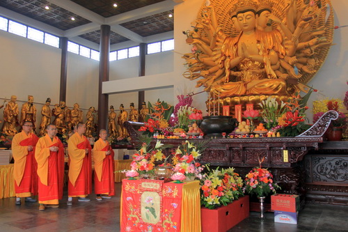 东海观音寺举办浴佛法会 庆佛陀圣诞