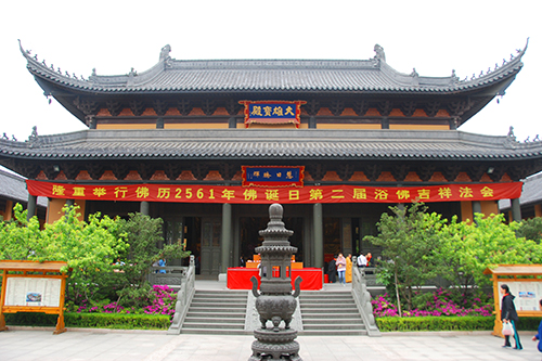 宁国禅寺两序大众龙喷香雨浴佛身 共庆佛陀诞辰