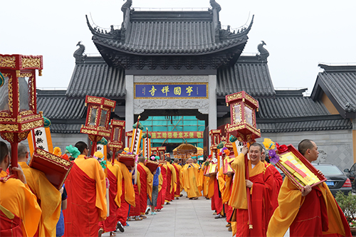 上海宁国禅寺水陆普度大斋胜会圆满送圣 数百信众至诚祈愿