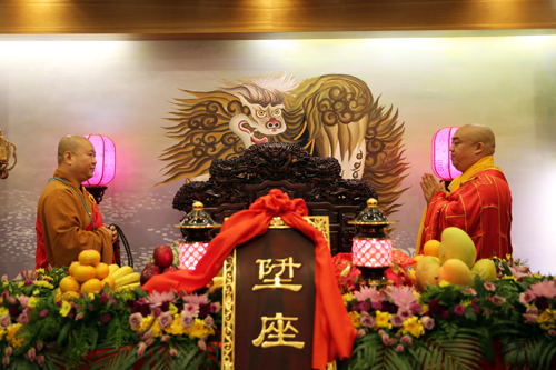 上海报国寺举行全堂佛像开光暨昌智法师升座庆典法会
