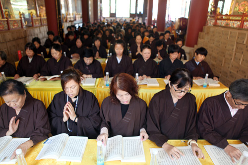 珠海普陀寺水陆法会第一天：诵经礼忏 上堂说法