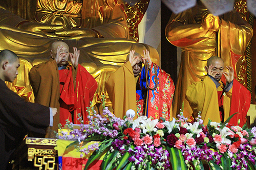 天童禅寺授在家居士三皈、五戒、菩萨戒