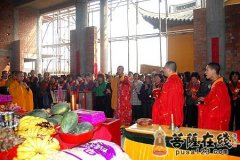 无锡崇圣寺举行三殿上梁庆典