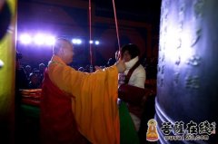 上海玉佛禅寺举行2012年温暖除夕夜迎新春慈善晚会