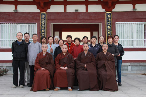 河南佛学院召开志工培训结业恳谈会及学员皈依仪式