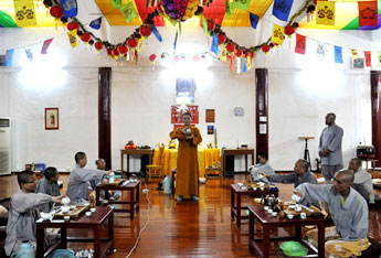 宗捷法师应广东六祖寺之邀讲授皈依三宝始终学修摄要颂