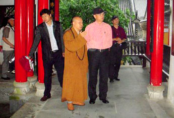 台北市湖北同乡会会长一行参访黄梅五祖寺 见忍大和尚热情接待
