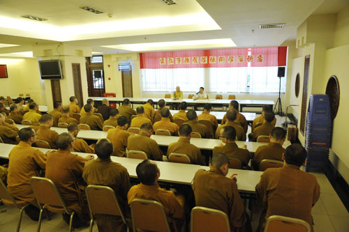 上海玉佛禅寺举行“宗教政策法规”学习讲座