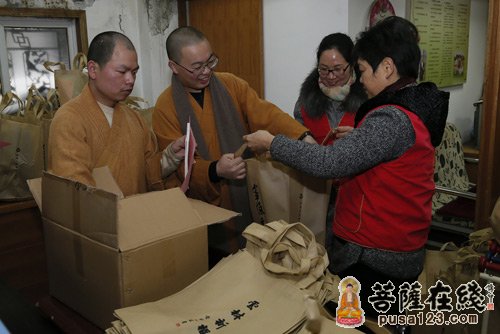 灵隐寺-杭州灵隐寺开展2015年“走进社区 关爱老人”慈善活动
