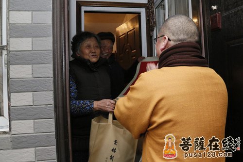 灵隐寺-杭州灵隐寺开展2015年“走进社区 关爱老人”慈善活动