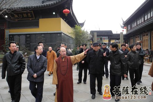 秦健-上海松江区区长秦健一行赴西林禅寺检查安全工作
