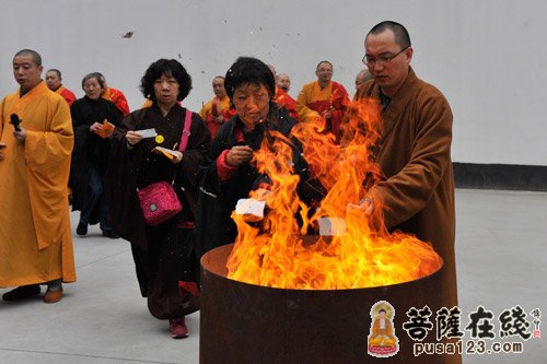 肉灵芝-上海玉佛禅寺隆重举行甲午年谢太岁法会