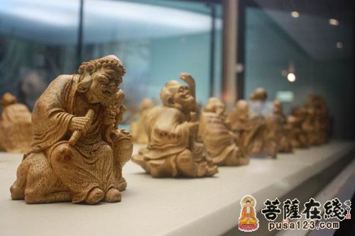 中国美術 木彫刻 羅漢 人物 時代物(A439) 中国美術 木彫刻 羅漢 人物 時代物(A439) - メルカリ